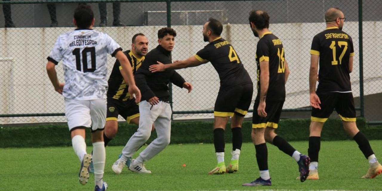 Yalova’da Amatör Maçlarda Saha Ve Tribünlerde Arbede