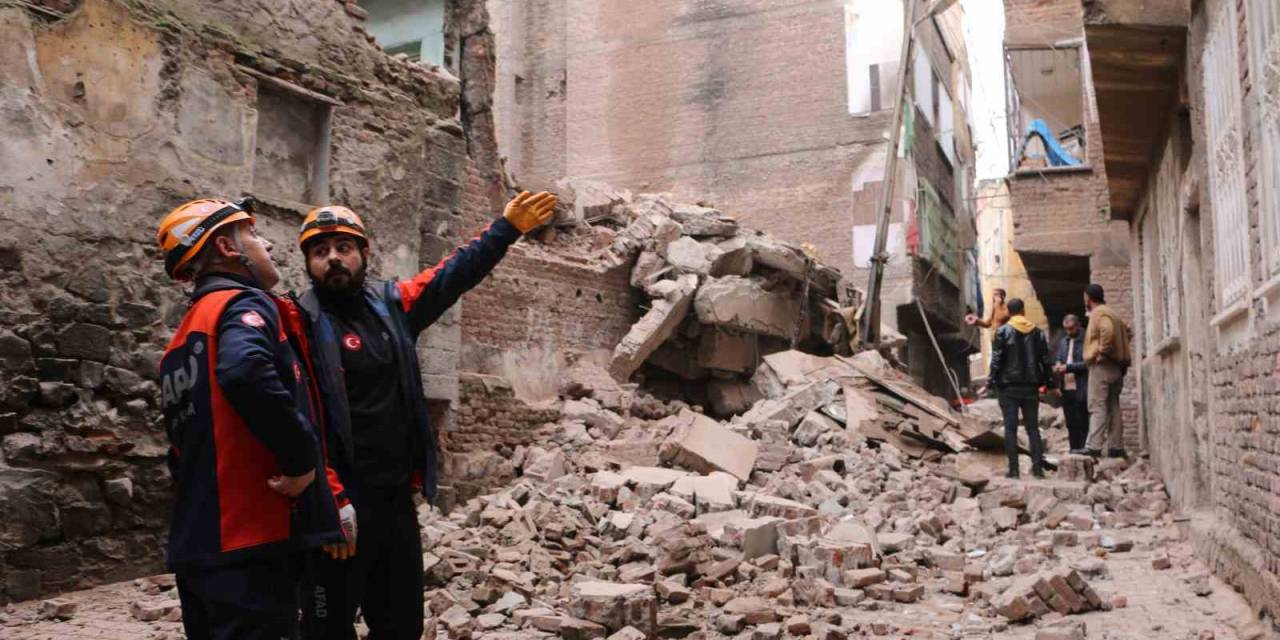 Diyarbakır’da Boş Bina Kendiliğinden Çöktü