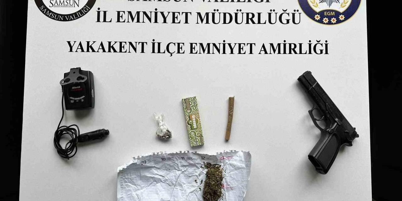 Polis Şüpheli Araçlarda Radar Tespit Cihazı Ve Uyuşturucu Ele Geçirdi
