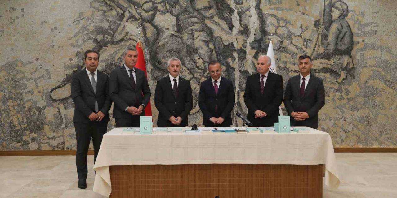 Şahinbey Belediyesi 162 Öğrenciyi Daha Umreye Gönderecek