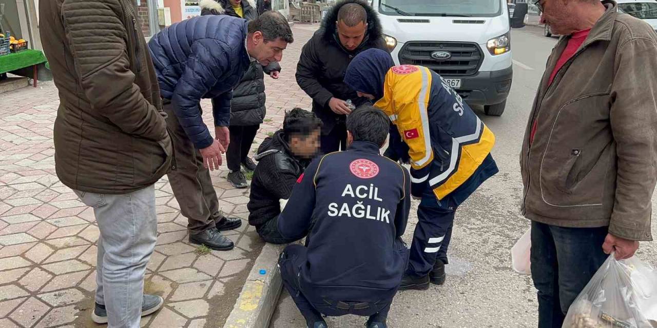 Hafif Ticari Aracın Çarptığı Genç Yaralandı