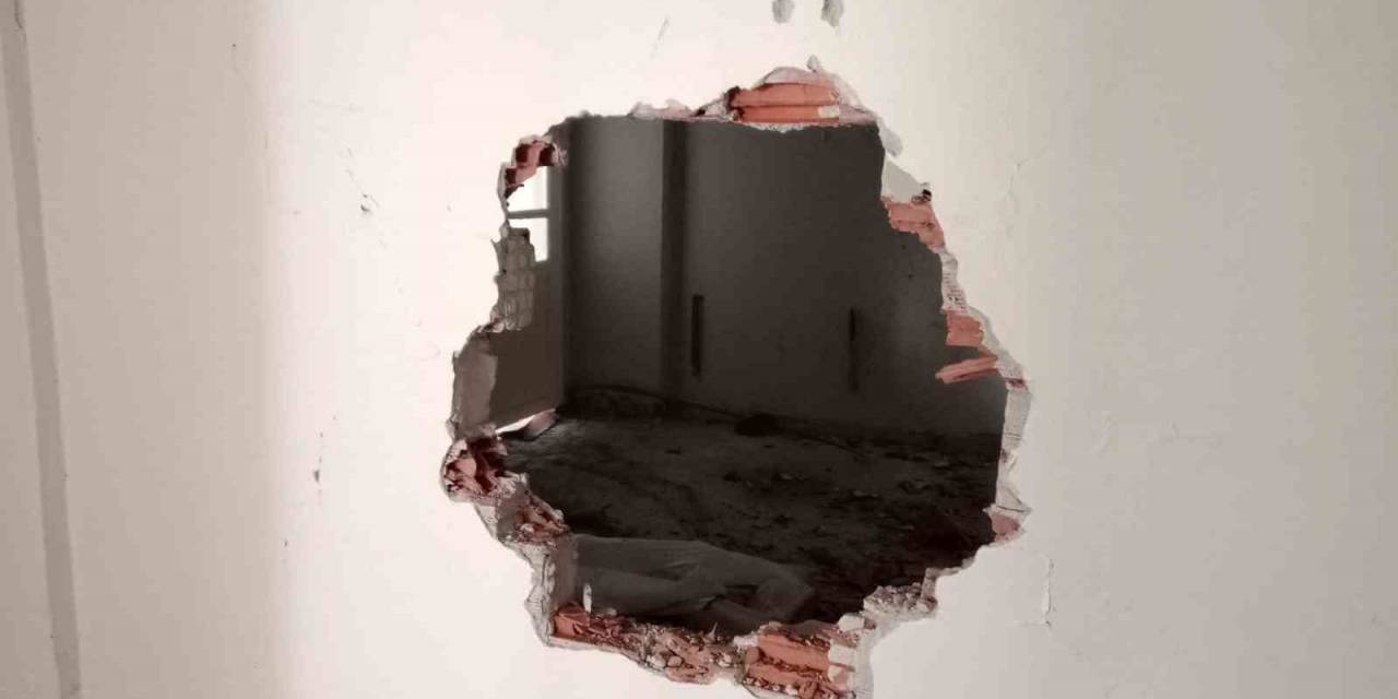 Duvarı Delerek Girdikleri 10 Dairede Ne Var Yok Götürdüler