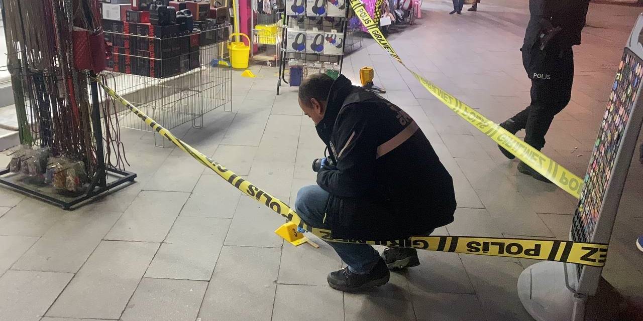 Husumetli Olduğu Şahsı Görünce Peş Peşe Tetiğe Bastı: 2 Yaralı