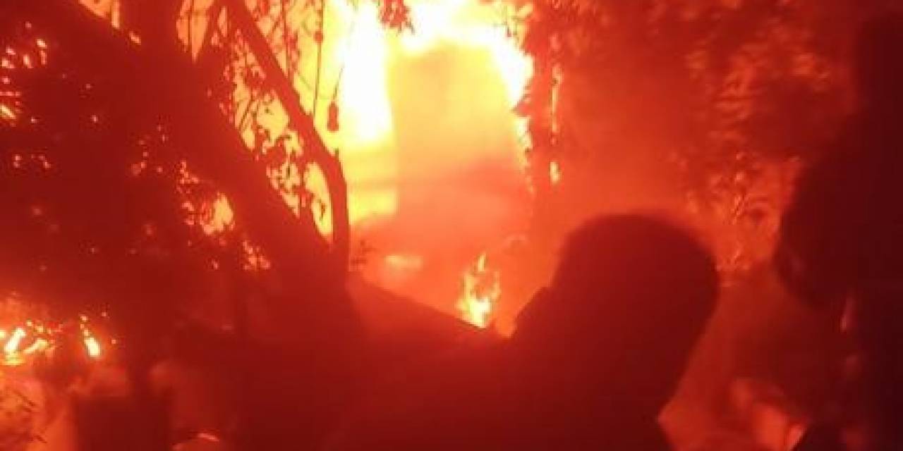 Hatay’da Ahşap Ev Yandı
