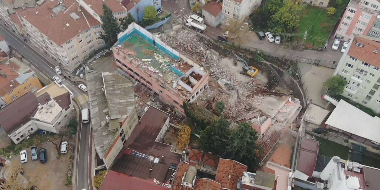 Bursa’daki Deprem Sonrası Yetkililer Harekete Geçti, Tarihi Okul Yıkılıyor