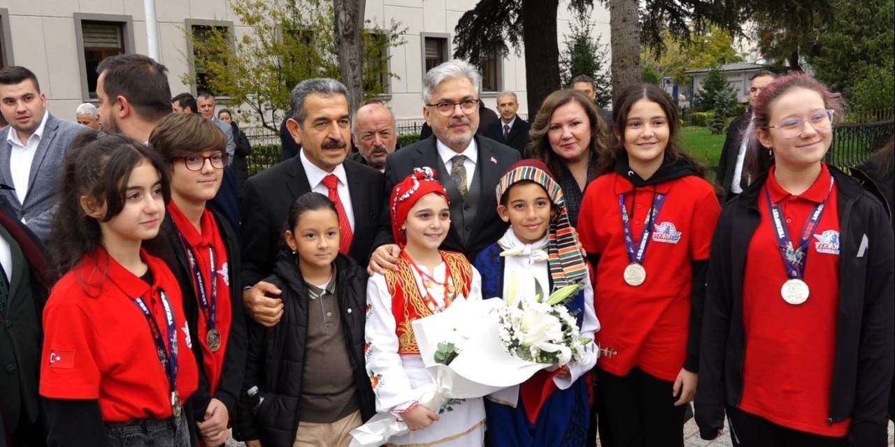 Milli Eğitim Bakan Yardımcısı Yelkenci: "Milli Değerlerimiz Hem Bireysel Anlamda Hem De Toplumsal Anlamda Bizi Ayakta Tutan Değerlerdir"