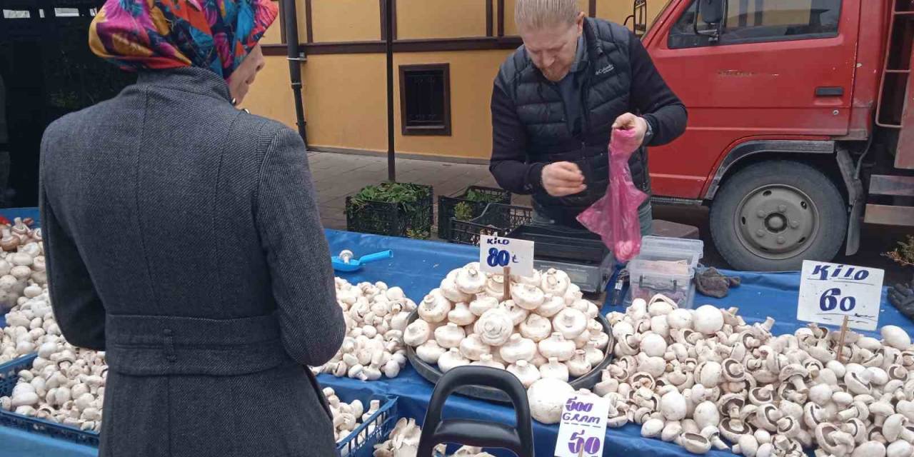 Çeşit Çeşit Mantarlar Pazar Tezgâhını Beyaza Bürüdü