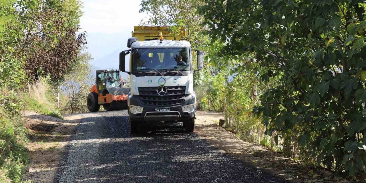 Ulubey’de 3 Ayda 30 Kilometre Yol Asfaltlandı