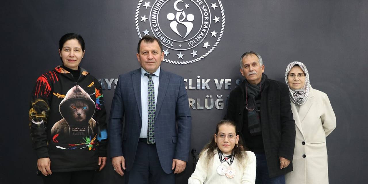 İki Madalya İle Döndü, Kabacı’yı Ziyaret Etti