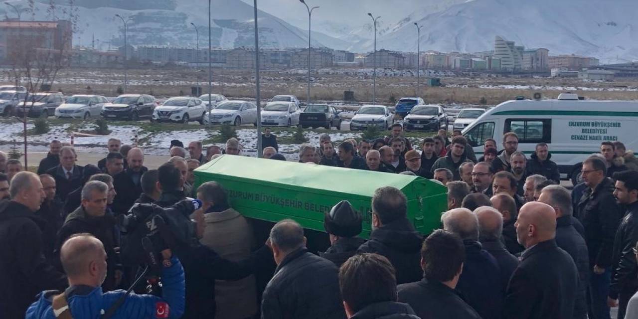 Kalp Krizi Sonucu Hayatını Kaybeden Akademisyen İçin Tören Düzenlendi
