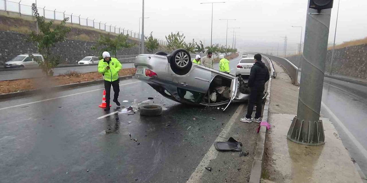 Kayganlaşan Yol Kaza Getirdi