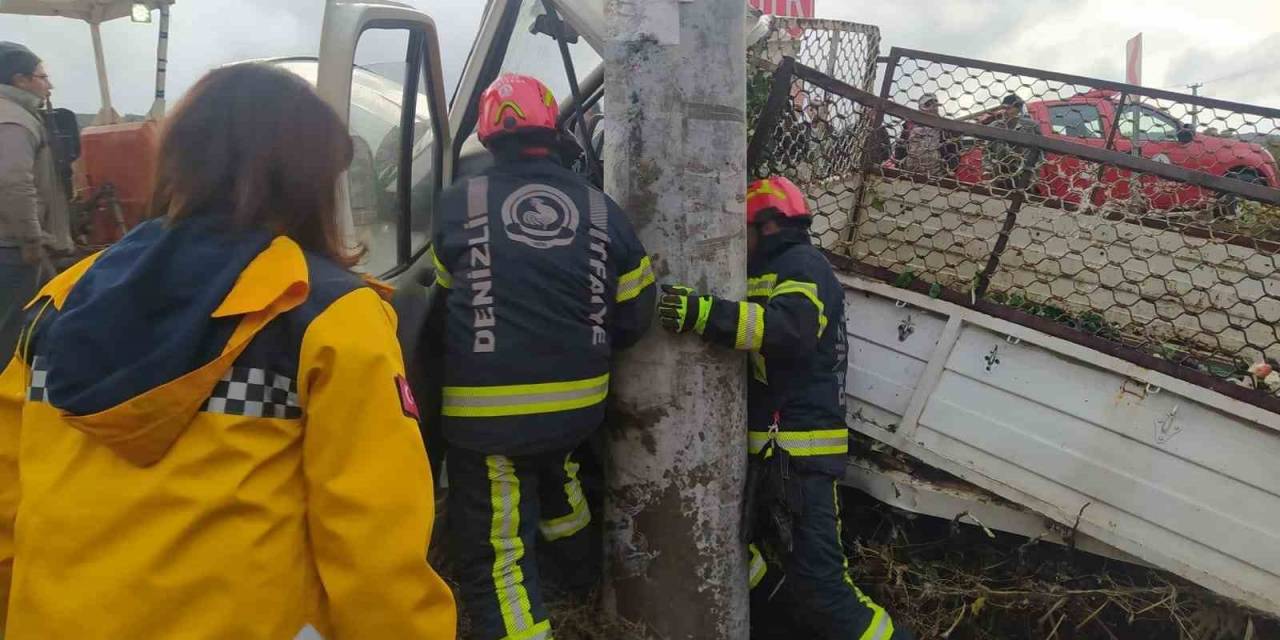 Yağışta Kontrolden Çıkan Kamyonet Elektik Direğine Çarptı: 1 Ölü, 1 Yaralı