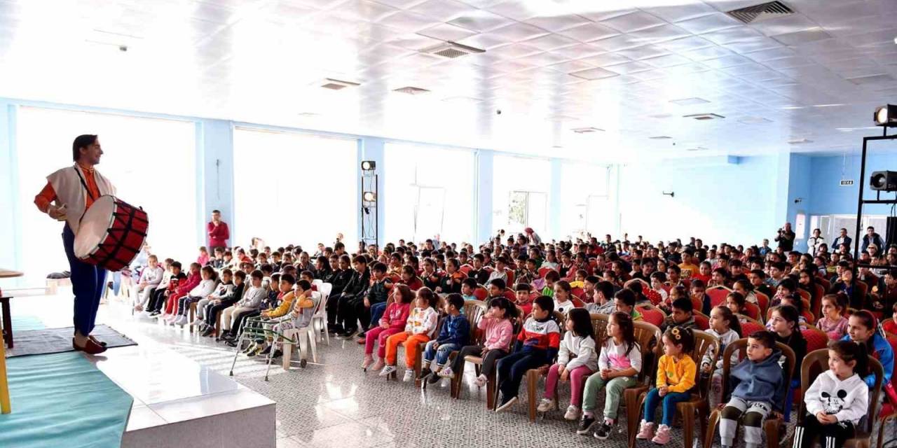 Mersin’de Çocuklar Tiyatro İle Buluşuyor