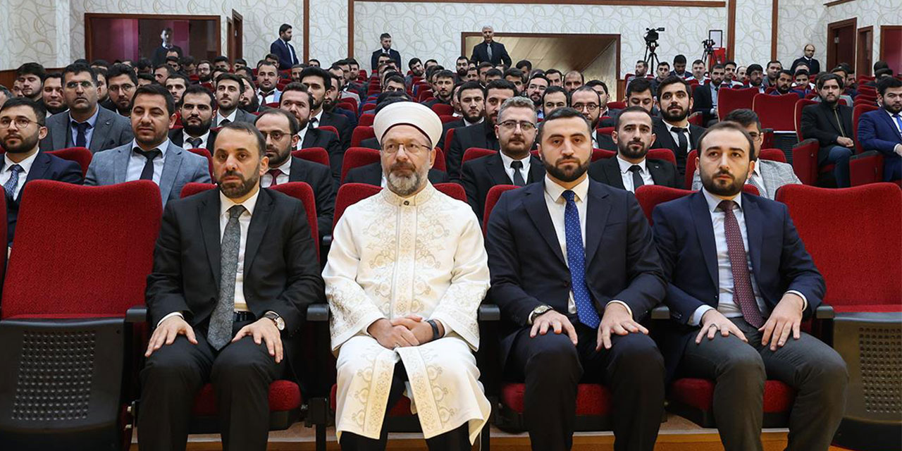 Diyanet İşleri Başkanı Erbaş, Rize’de aday din görevlileriyle bir araya geldi