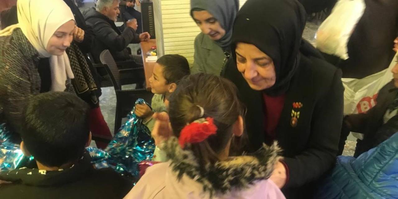 Gazi Ve Şehit Aileleri Depremzede Öğrenci Ve Öğretmenleriyle Buluştu