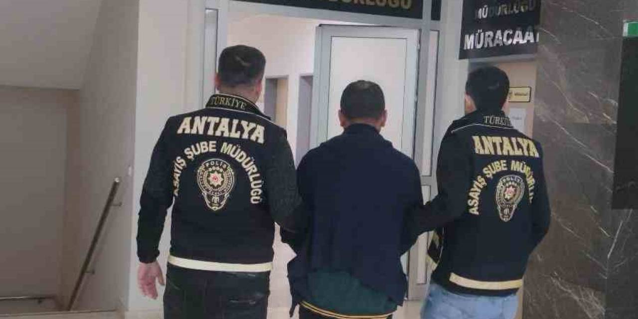 Antalya’da 53 Yıl Kesinleşmiş Hapis Cezası İle Aranan Firari Yakalandı