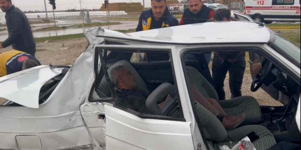 Takla Atıp Hurdaya Dönen Otomobilden Hafif Sıyrıklarla Kurtuldu
