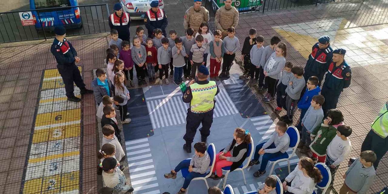 Jandarmadan Öğrencilere Trafik Eğitimi