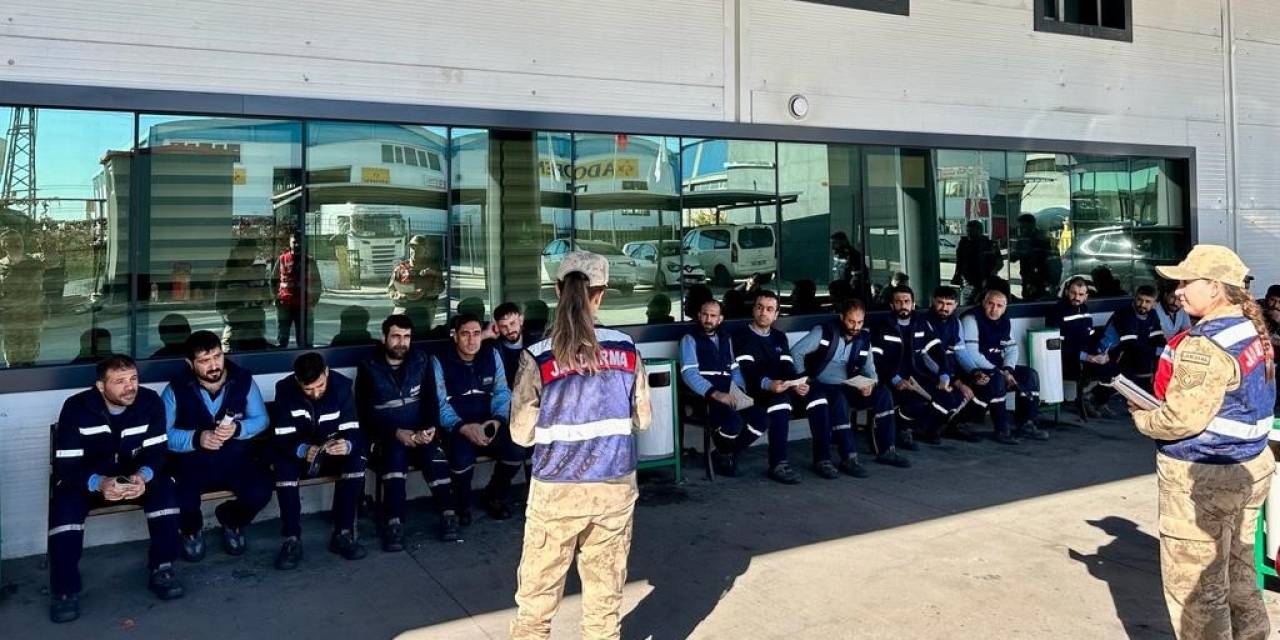 Diyarbakır’da Jandarmadan Kadına Şiddete Karşı Bilgilendirme Faaliyeti