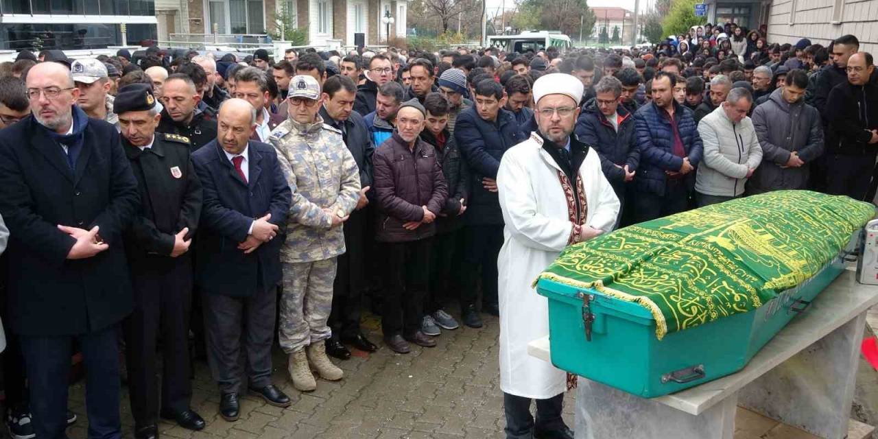 Kütahya’da Hayatını Kaybeden Lise Müdürü Son Yolculuğuna Uğurlandı