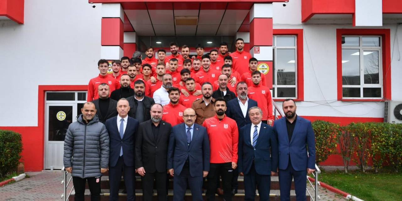 Vali İsmail Ustaoğlu’ndan Balıkesirspor’a Destek Ziyareti