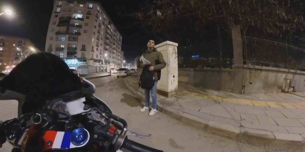 Böyle İnat Görülmedi: Vanlı Gençlerin ‘Önce Sen Geç’ İnadı Bir Saat Sürdü