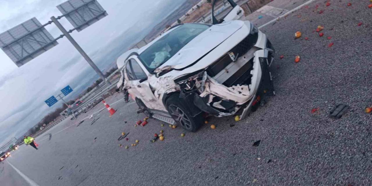 Afyonkarahisar’da Otomobil İle Tır Çarpıştı: 1 Ölü, 2 Yaralı