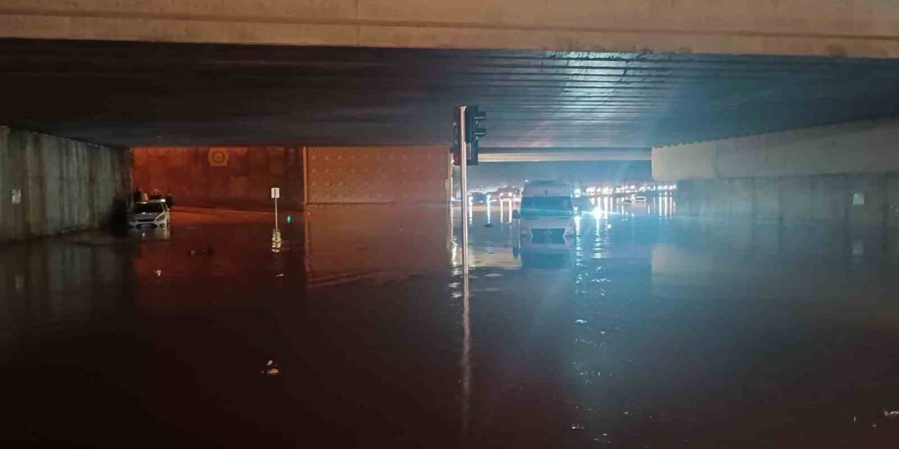 Gaziantep’te Sağanak Hayatı Felç Etti