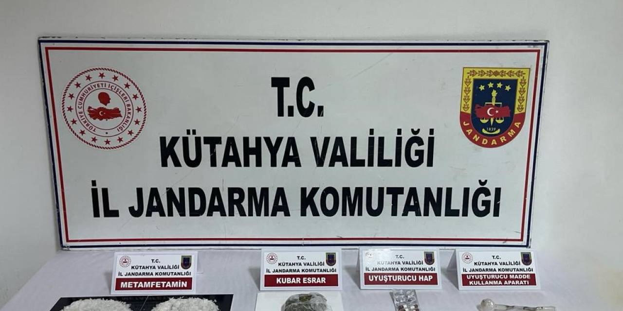 Kütahya’da Durdurulan Araçta Uyuşturucu Ele Geçirildi: 2 Şüpheli Tutuklandı