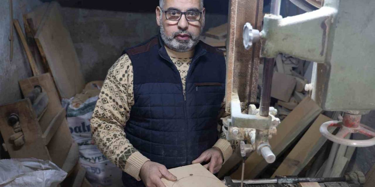 Hatay’da 40 Yıldır Tahtaya Şekil Vererek Geçimini Sağlıyor