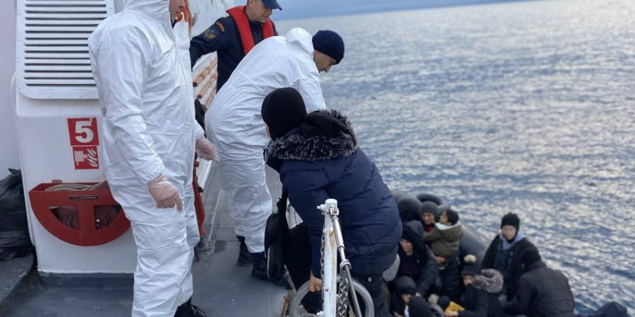 Ayvacık Açıklarında 41 Kaçak Göçmen Yakalandı