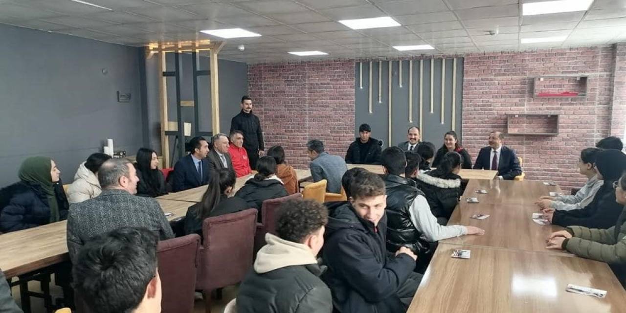 Çıldır Kaymakamı İpek Öğrencilerle Bir Araya Geldi