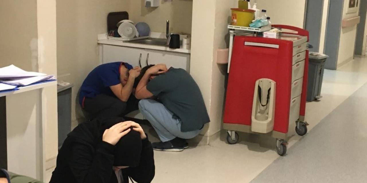 Depremde İlk Olarak Çök Kapan Tutun Uygulandı