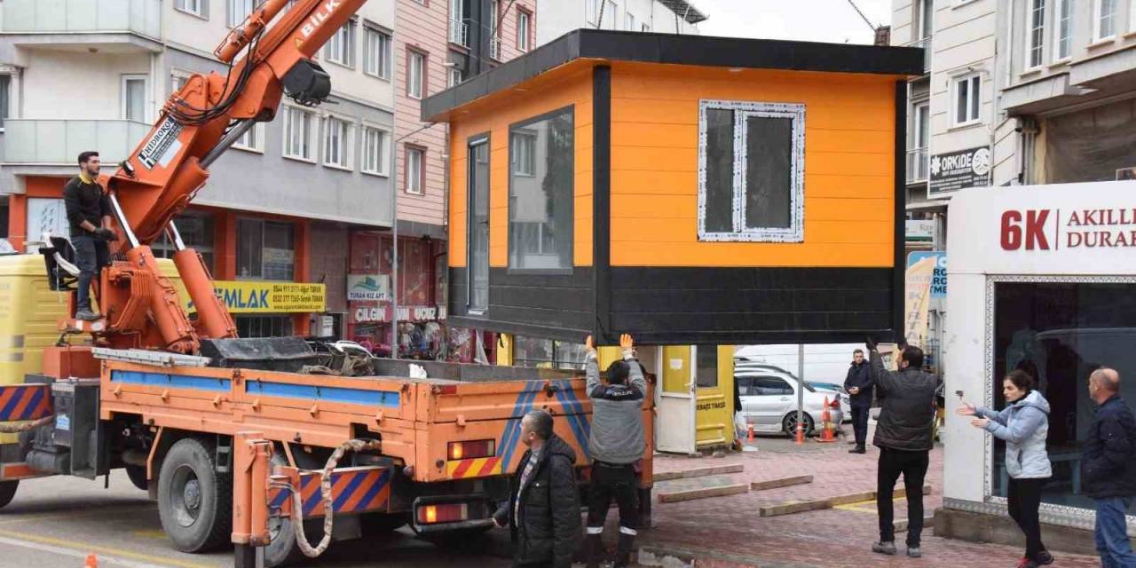 Taksi Durakları Yenilendi