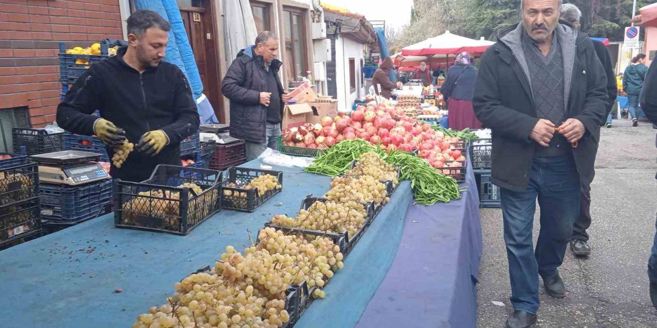 Eskişehir’de Üzüm Pazar Tezgâhlarına Veda Ediyor