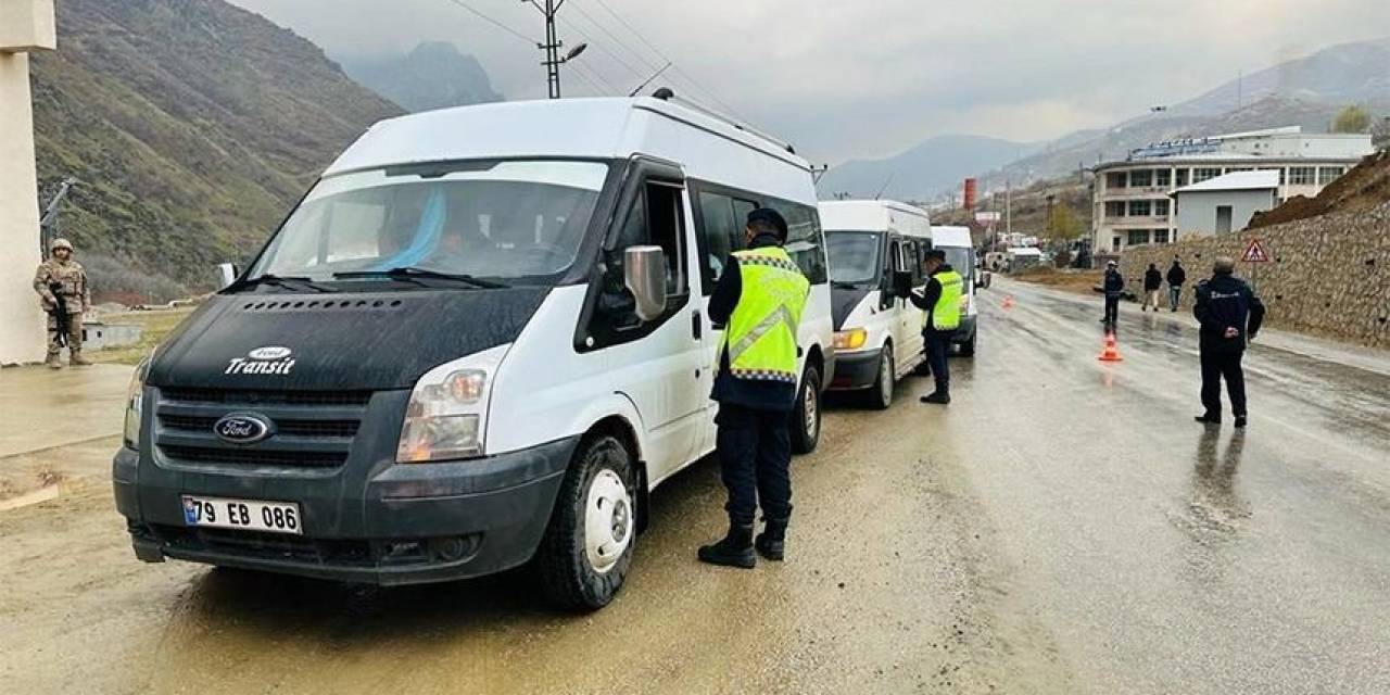 Şemdinli’de Servis Araçları Denetlendi