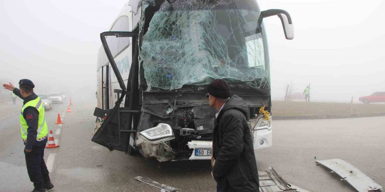 Amasya’da Yoğun Sis Zincirleme Kazalara Yol Açtı: 5 Yaralı