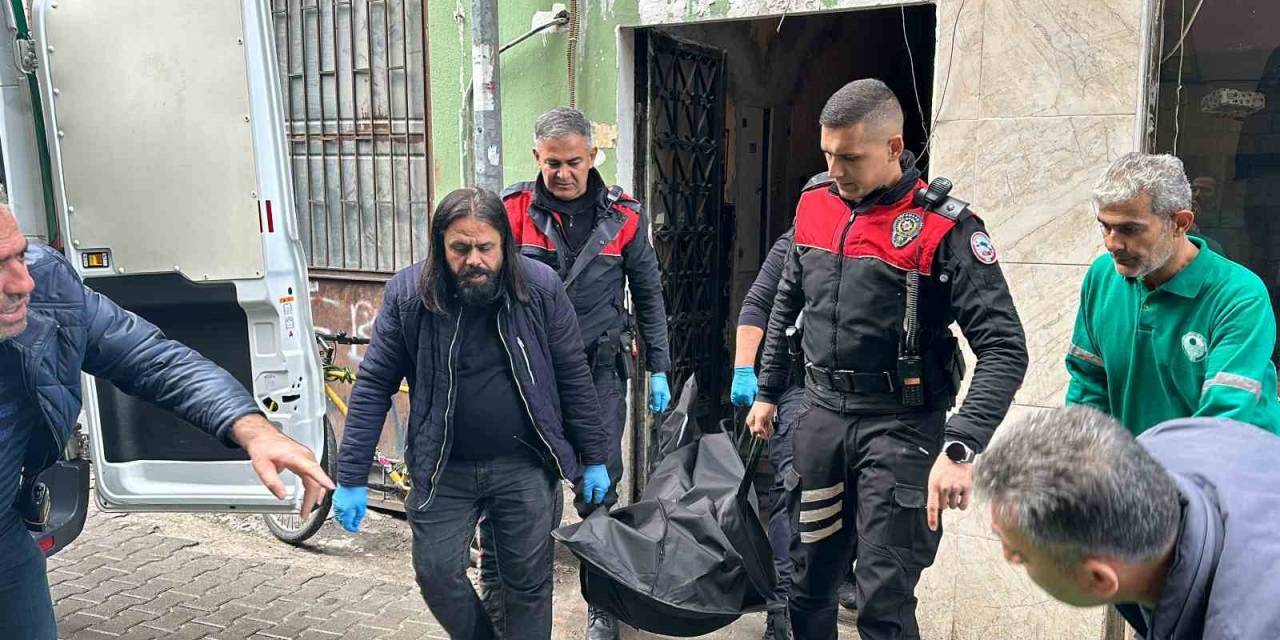 Kız Arkadaşını Evinde Öldürdü, Taksiyle Kaçtı