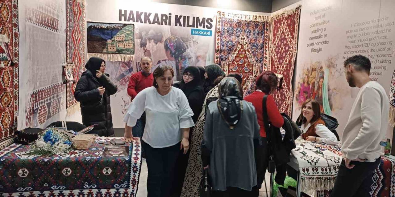 Çukurca Kilimleri İstanbul’da Sergilendi