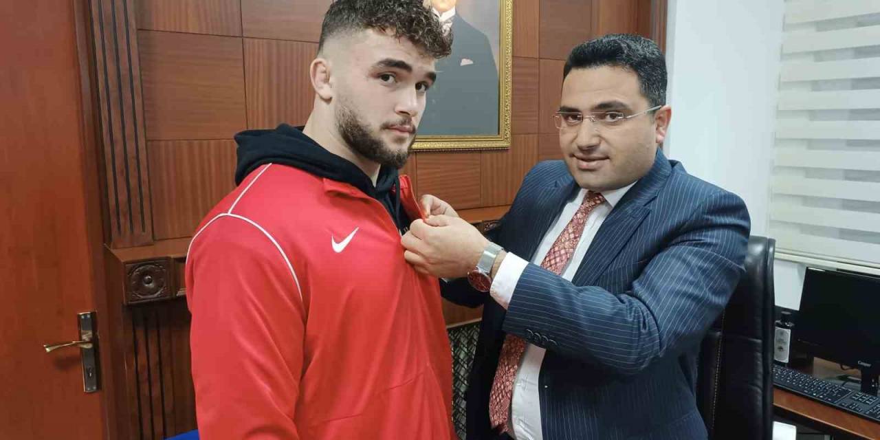 Şampiyon Güreşçi Alperen Atar, Memleketi Alaplı’da Davul Zurna İle Karşılandı