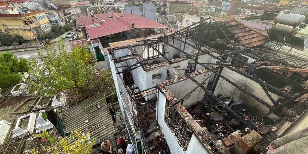 Söke’deki Yangında Bir Ev Tamamen Kül Oldu