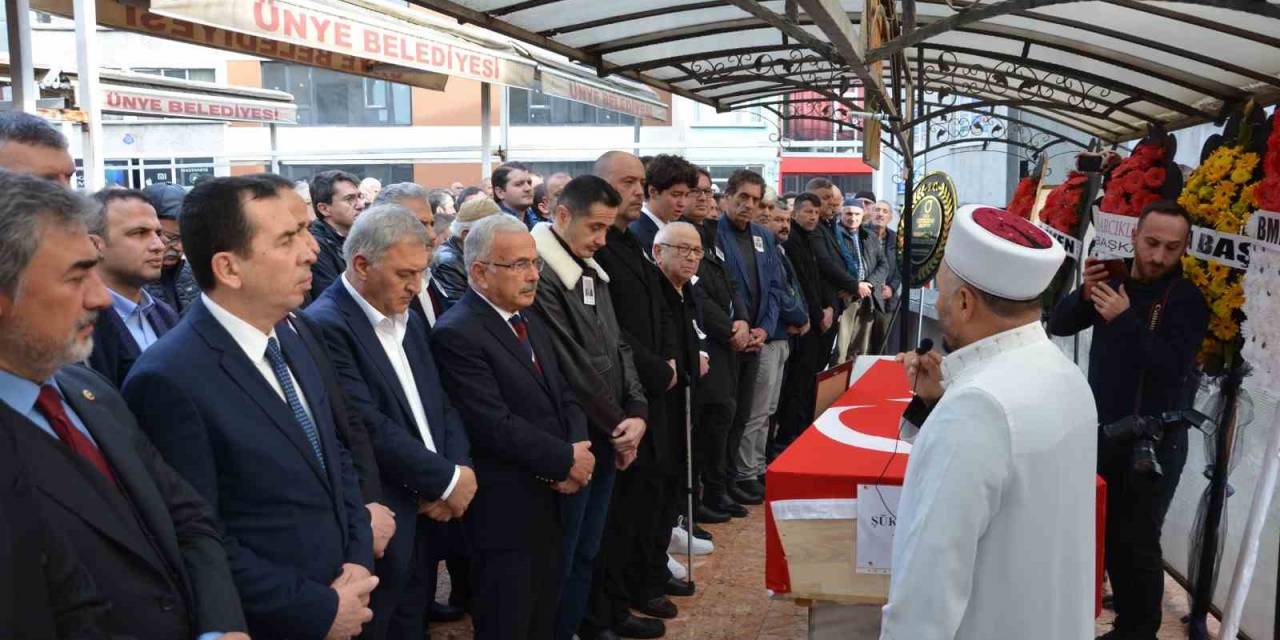 Eski Bakan Şükrü Yürür Son Yolculuğuna Uğurlandı