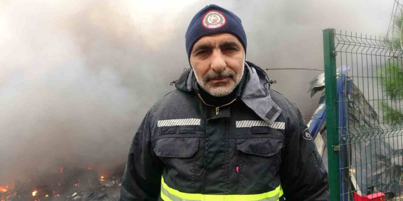 Kocaeli’de Lojistik Deposunda Çıkan Yangın 8 Saate Kontrol Altına Alındı