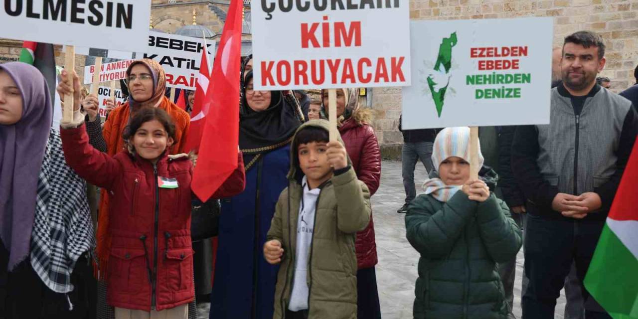 4 Yaşındaki Hafsa Çakmak: “Filistin’deki Çocuklar Bizim Kardeşimizdir. Hiçbir Yerde Çocuklar Ölmesin”