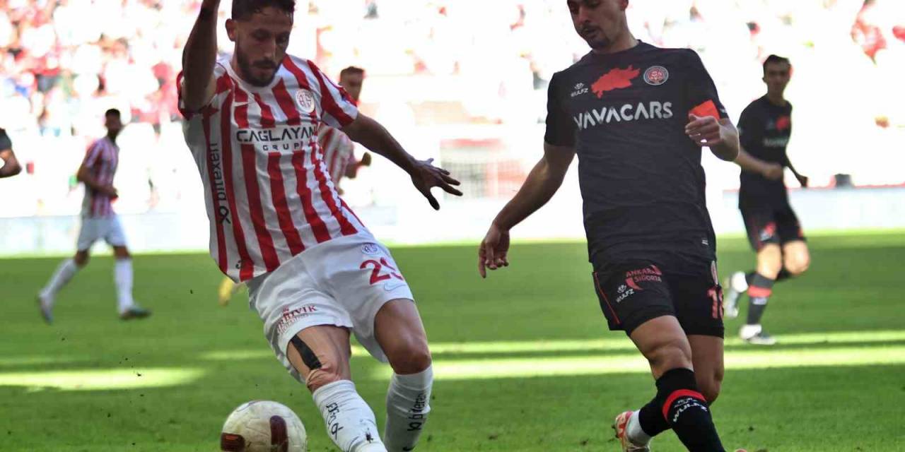 Trendyol Süper Lig: Antalyaspor: 2 - Fatih Karagümrük: 1 (İlk Yarı)
