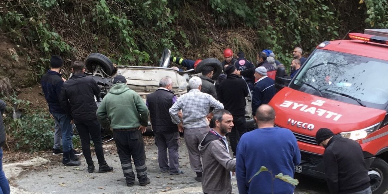 Rize’de Şarampole Yuvarlanan Otomobildeki 3 Kişi Yaralandı