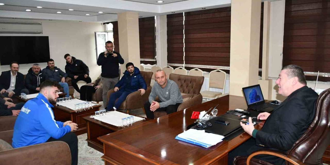 Tekin, "Onunla Ne Kadar Gurur Duysak Azdır"