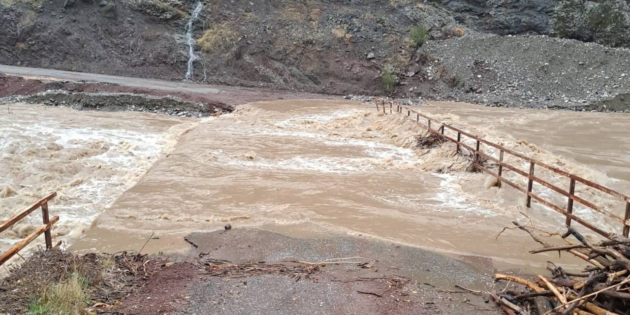 Sincik’te Dere Taştı, Köprü Suda Kayboldu