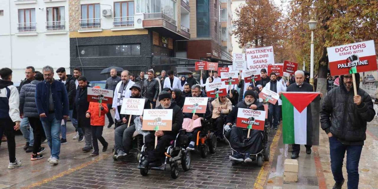 Hekimlerden Filistin İçin "Sessiz Yürüyüş"