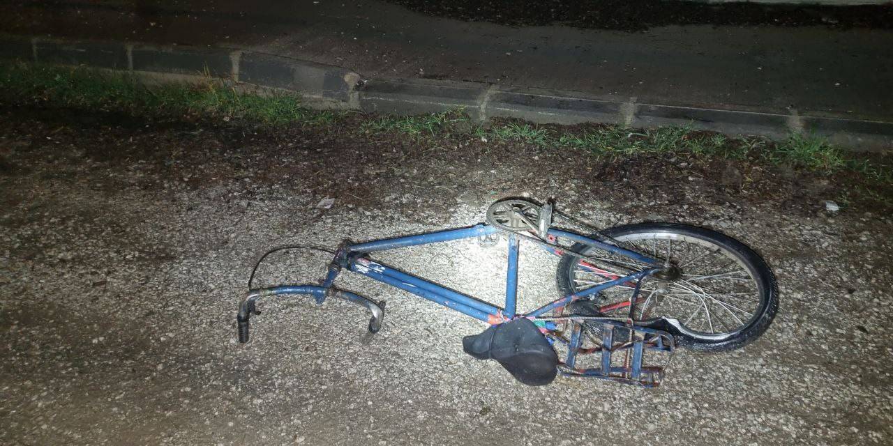 Otomobilin Çarptığı Bisikletli Hayatını Kaybetti, Sürücü Kaçtı